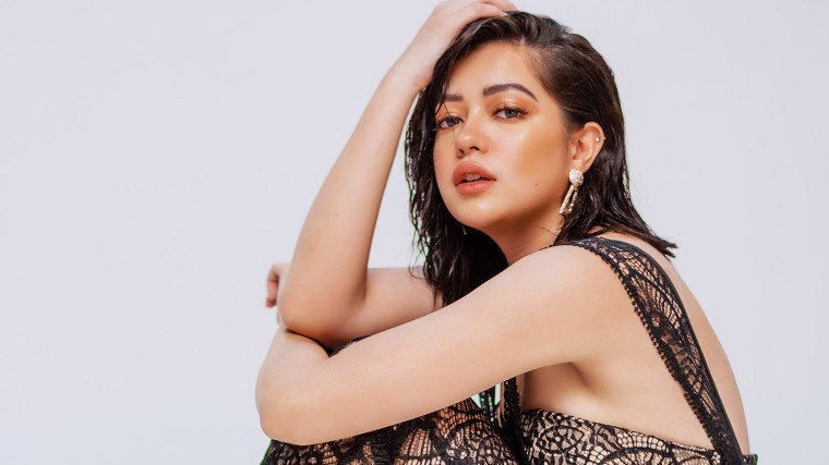 The Cuddle Weather lead actress opens about her life story, from clawing her way through auditions to becoming the amazing actress-singer she is today! Get to know more about Sue Ramirez by scrolling down below!