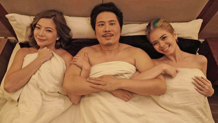 It’s about a lesbian couple of seven years, Ivy (Maui) and Patricia (Rose), who are wary of the so-called seven-year-itch. Thus, they agreed to allow a man (Janno) into their relationship and be a throuple—three for a couple—for a year to spice things up.